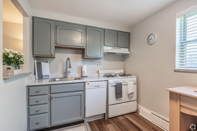 Photo - Cloverleaf Village Apartments