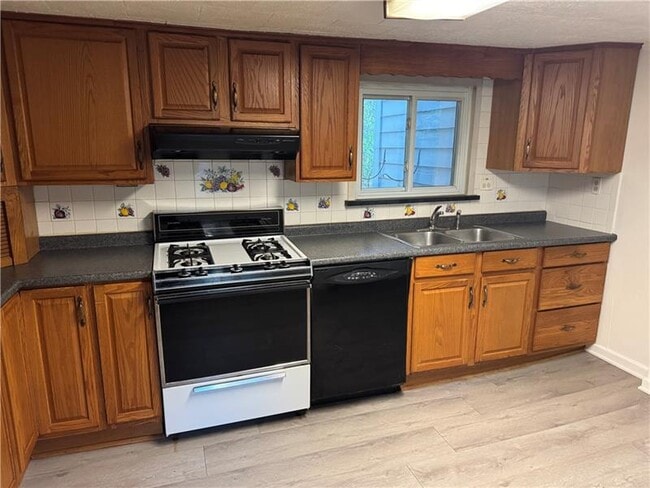 Photo - 576 Glenfield Rd