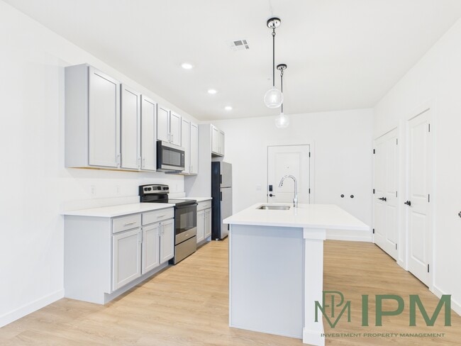 2 Bed / 2 Bath 1136 Sq Ft - Kitchen