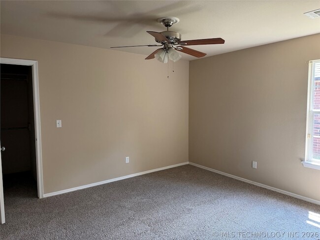 Photo - 2102 W H St