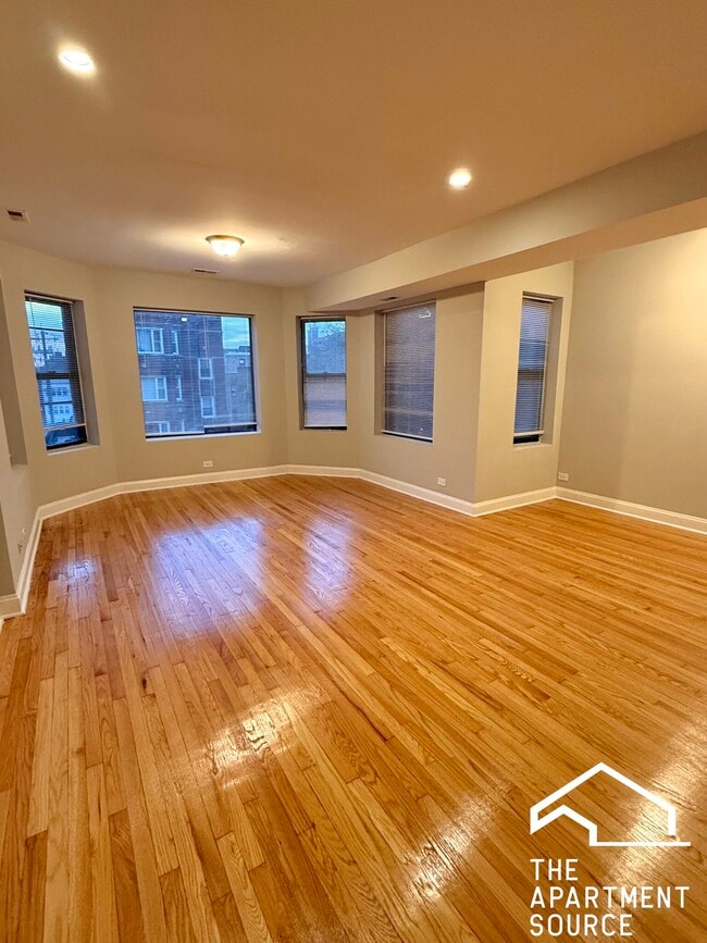 Building Photo - 6915 S Paxton Ave Unit 2