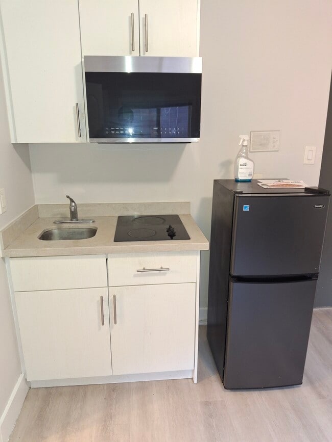 Photo - Bachelor Apartment in lovely building! Unit 105