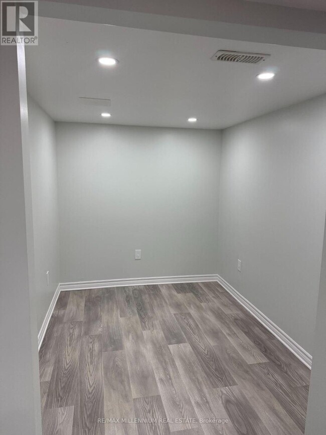 Photo - 106 Knott End Cres