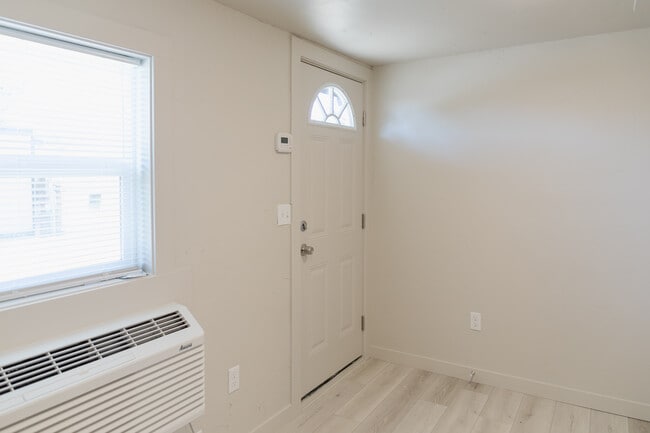 Photo - 425 SE 2nd St