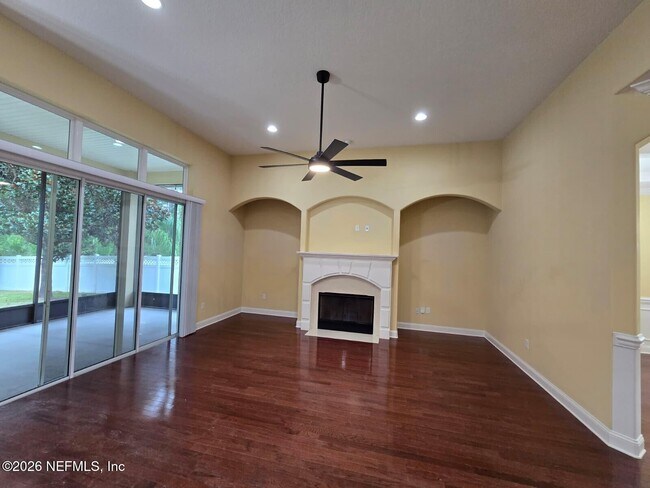 296 Ellsworth Cir