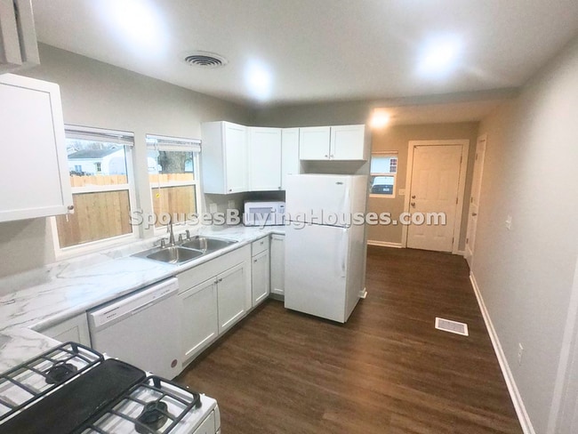 Photo - 717-719 W 4th St