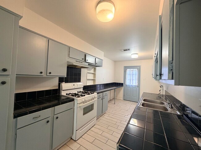 Photo - 699 Banyan Ct