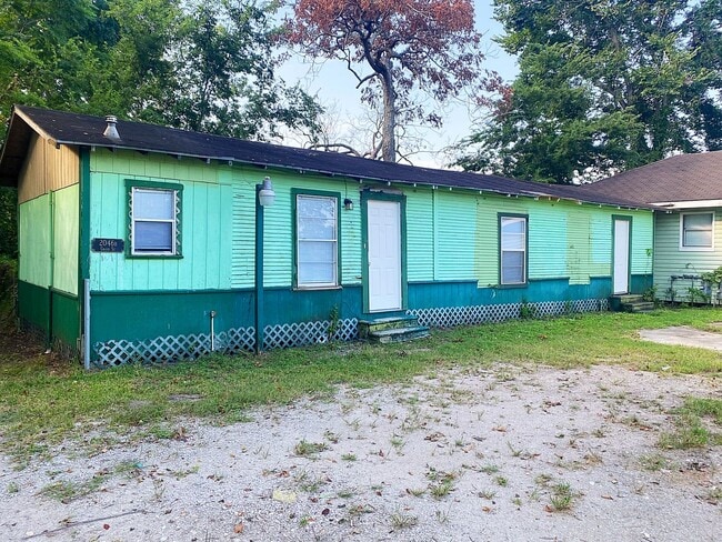 Building Photo - 2046B Grand St, Beaumont, TX 77703