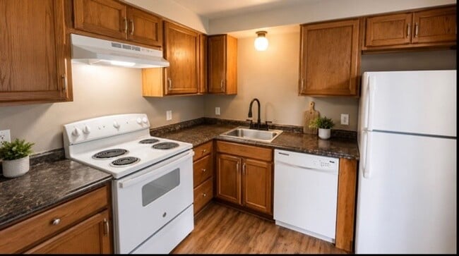 Photo - 173 W C St Unit #2