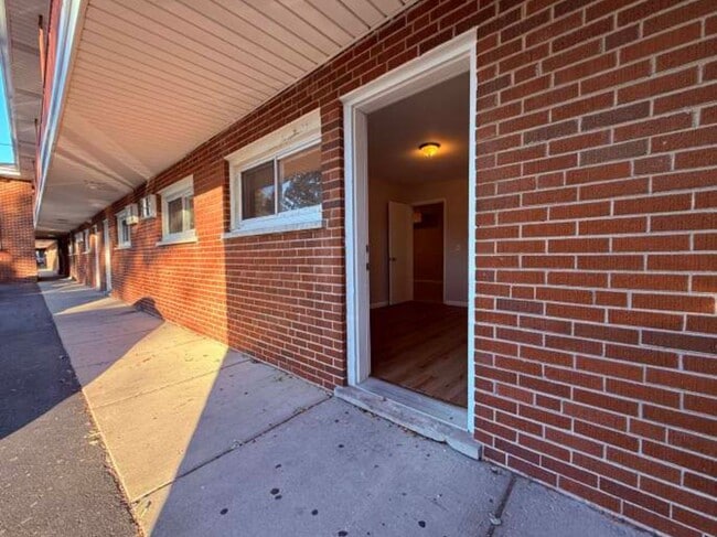 Building Photo - 1119 E Algonquin Rd