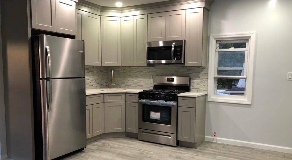 107-22 Monterey St