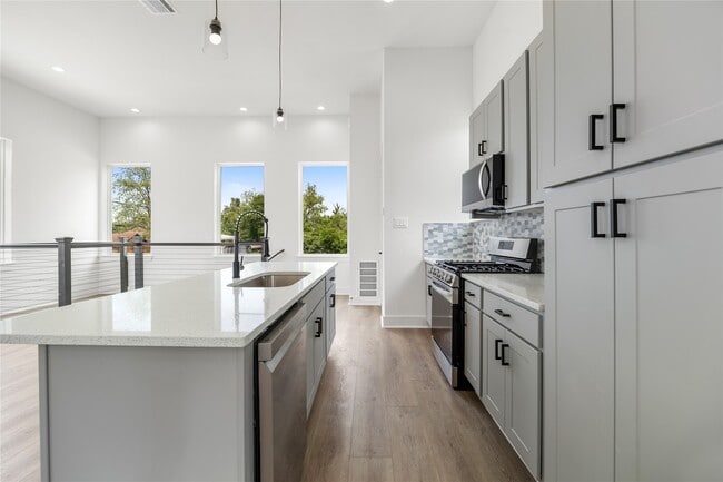 Photo - 947 Green Meadow Ln