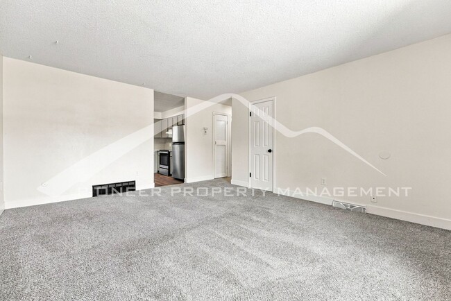 Photo - 179 Eaton Ct