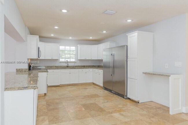 Photo - 5520 Hayes St