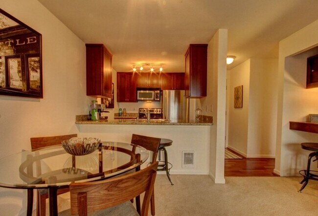 Photo - 2512 E Madison St Unidad 303