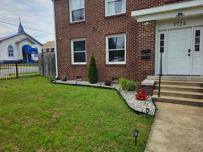Photo - 1724 W 19th St Unit 4