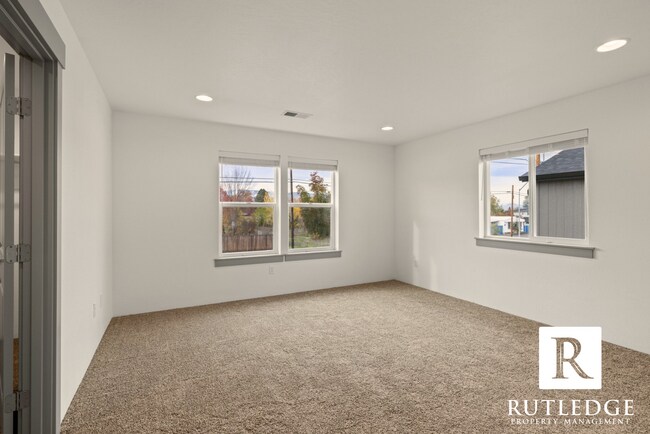 Photo - 3 Bed/2.5 Bath Newer Townhome in Medford