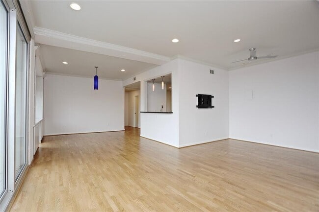 Photo - 3600 Montrose-ID009.2 Unit ID009.2