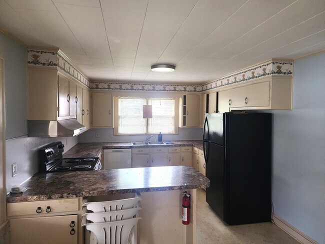 Photo - 571 Lovers Ln