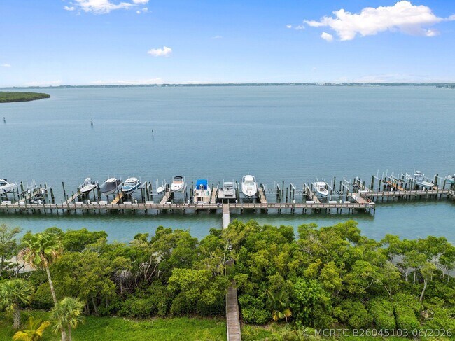 2200 Mariner Bay Blvd