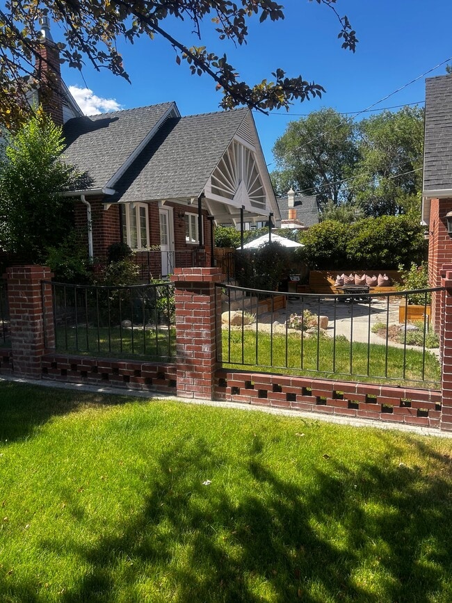 Photo - 1190 Manor Dr
