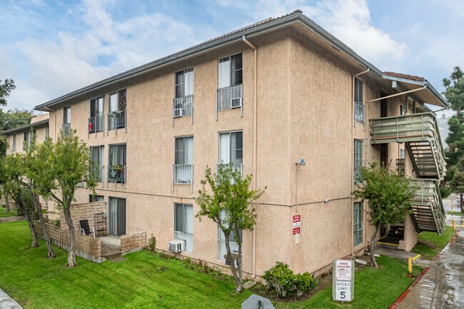 Building Photo - Figueroa Gardens