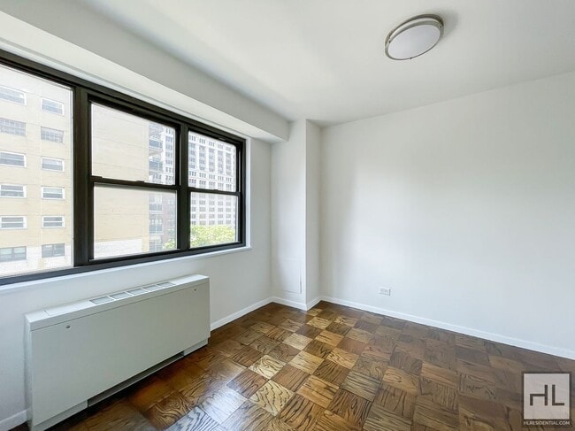 Photo - E 16 ST Unit 6P