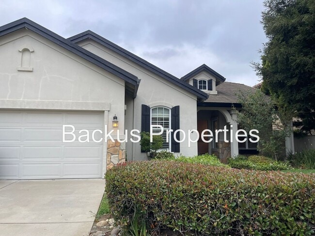Building Photo - Wonderful four bedroom home close to shopping centers and parks