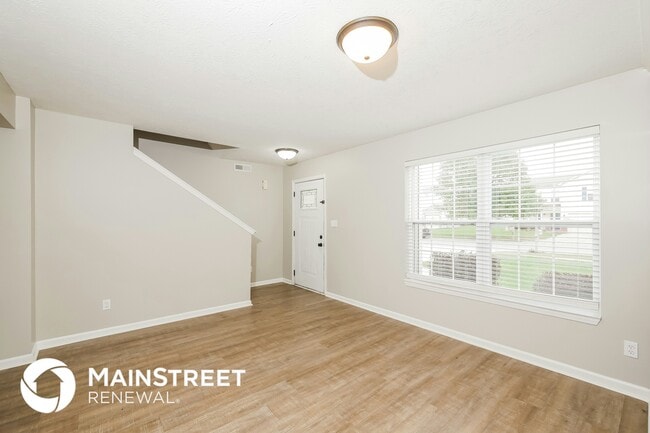 Photo - 876 Tulip Ln