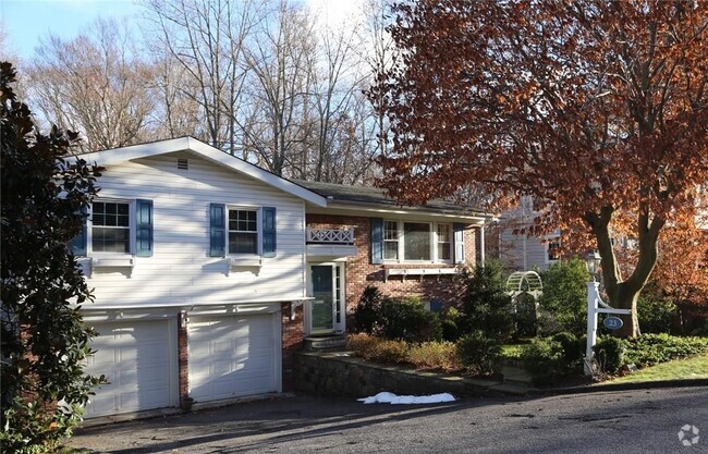 Building Photo - 23 Black Birch Ln Rental