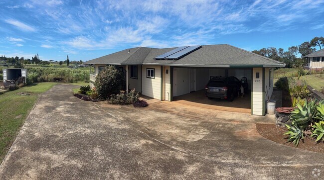 Building Photo - Spacious 2 Bedroom / 1.5 Bathroom Home in ...