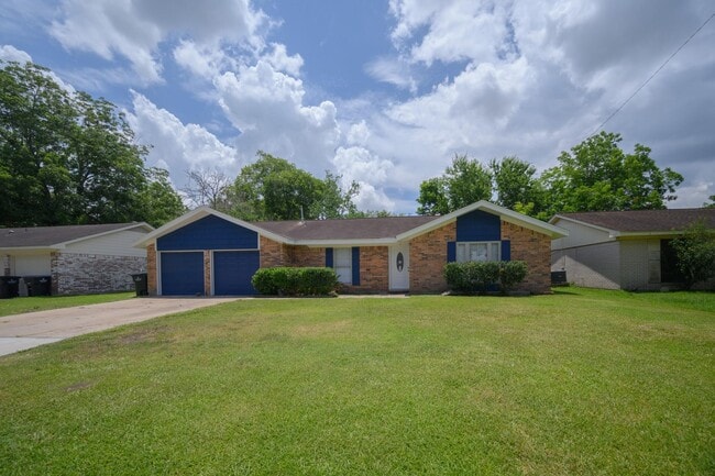 Building Photo - 326 Windsor Square Rental