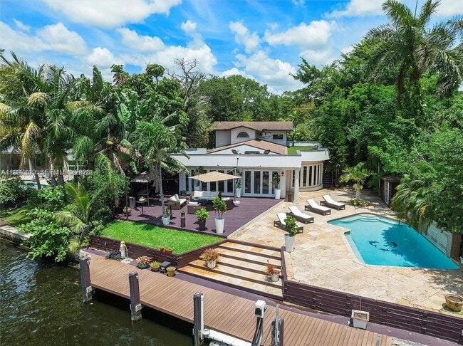 Building Photo - 800 SW 12th Ave