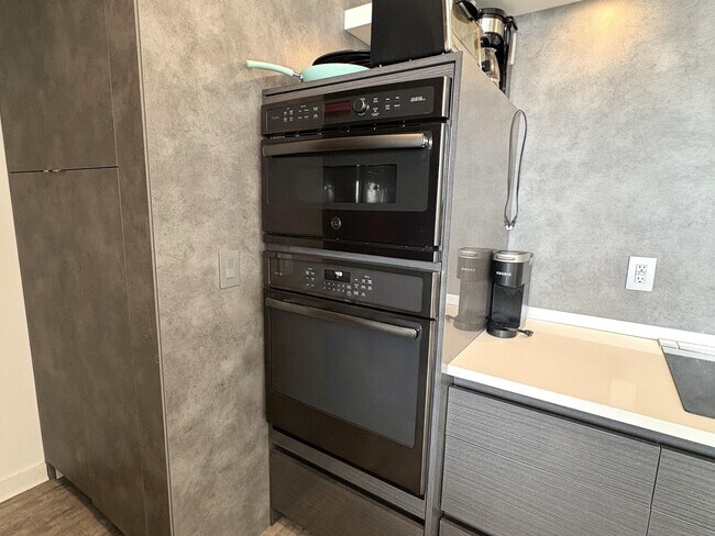 Photo - 335 SE 6th Ave Unit 402