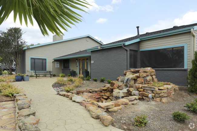 Envue Apartments