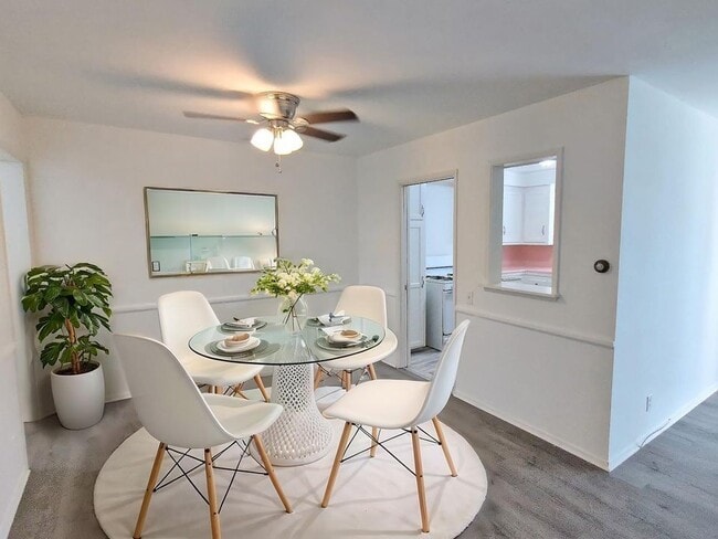 Photo - 1130 S Clark Dr Unidad 2