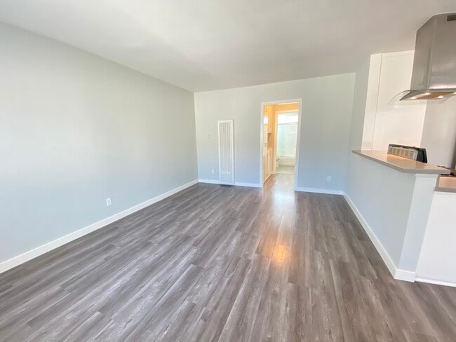 Photo - 3723 Mentone Ave