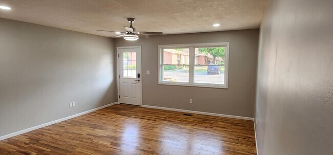 Photo - 520 Des Moines St