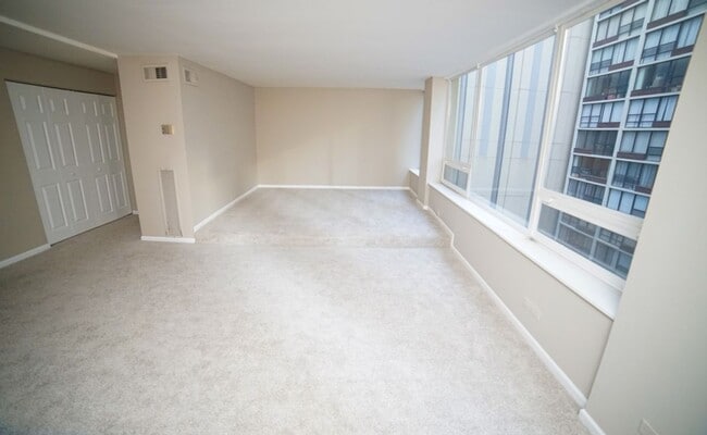 Photo - 233 E Erie St