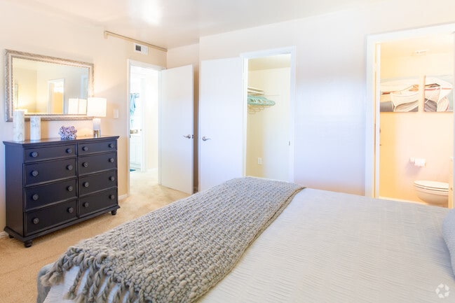2BR, 1.5BA