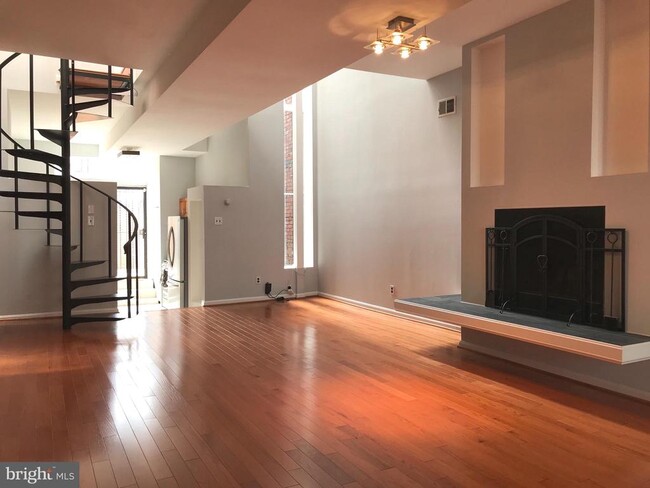 Photo - 1231 Linden Pl NE