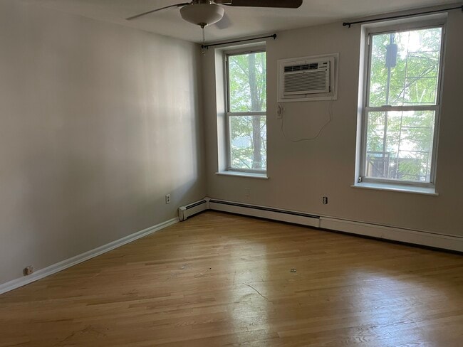 Building Photo - 1204 Washington St Unit 2s Rental