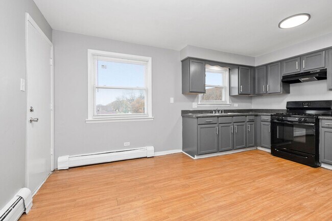 Photo - 7900-06 S Wabash