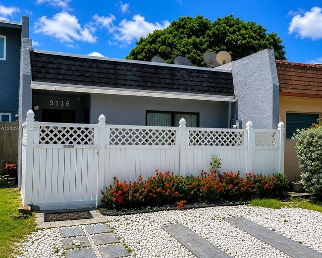 Building Photo - 9116 NW 35th Pl