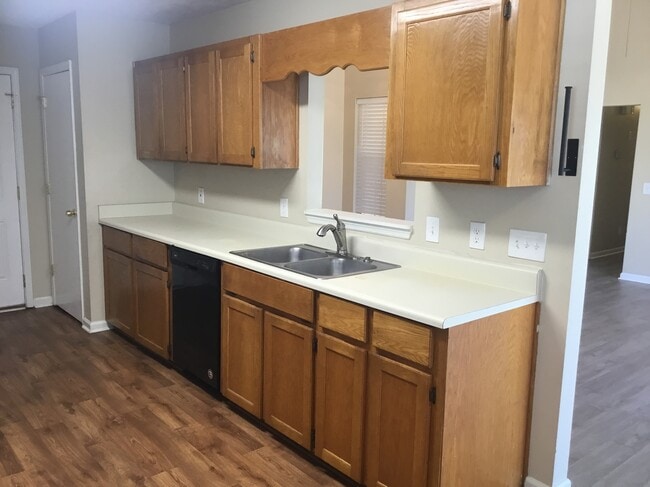 121 Marsh Edge Ln