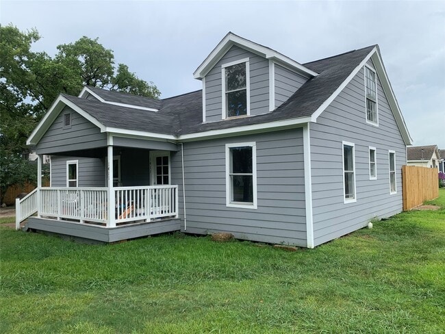 Photo - 1411 Miles St