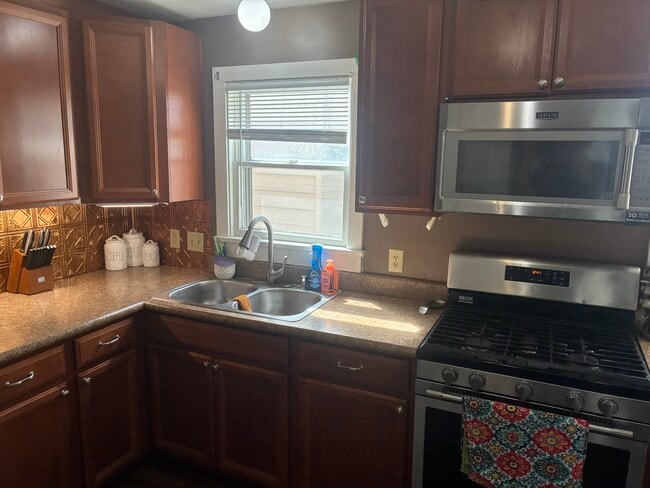 Building Photo - 712 N 2nd St Unit Lower