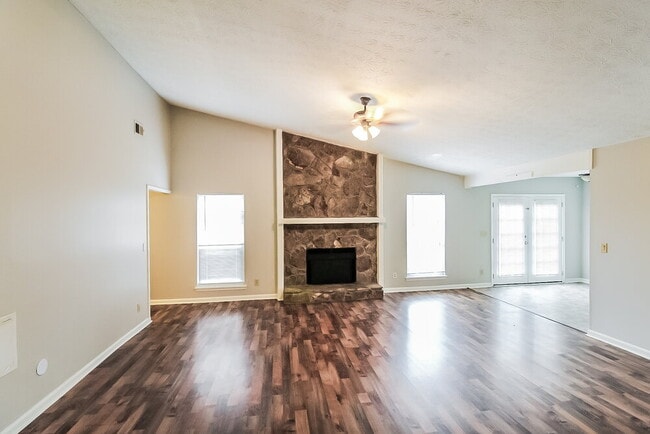 Photo - 2468 Mistletoe Ln SW