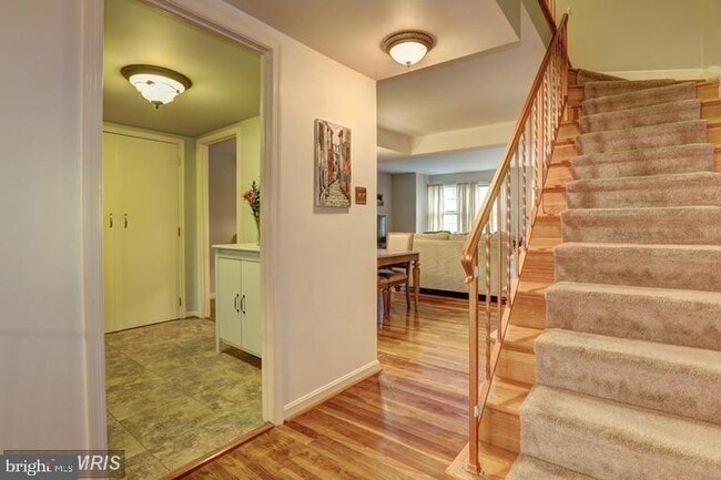 Photo - 3898 University Dr