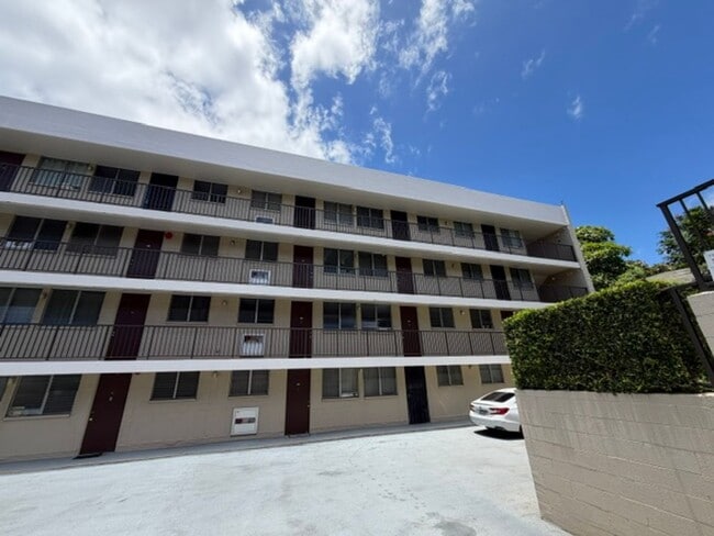 Building Photo - 1401 Lusitana St